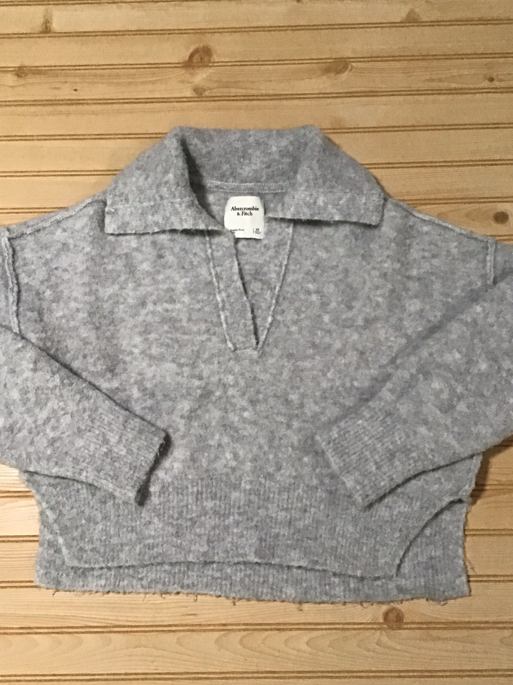 Abercrombie & Fitch Women's Gray Exposed Seam Collared V-Neck Crop Sweater